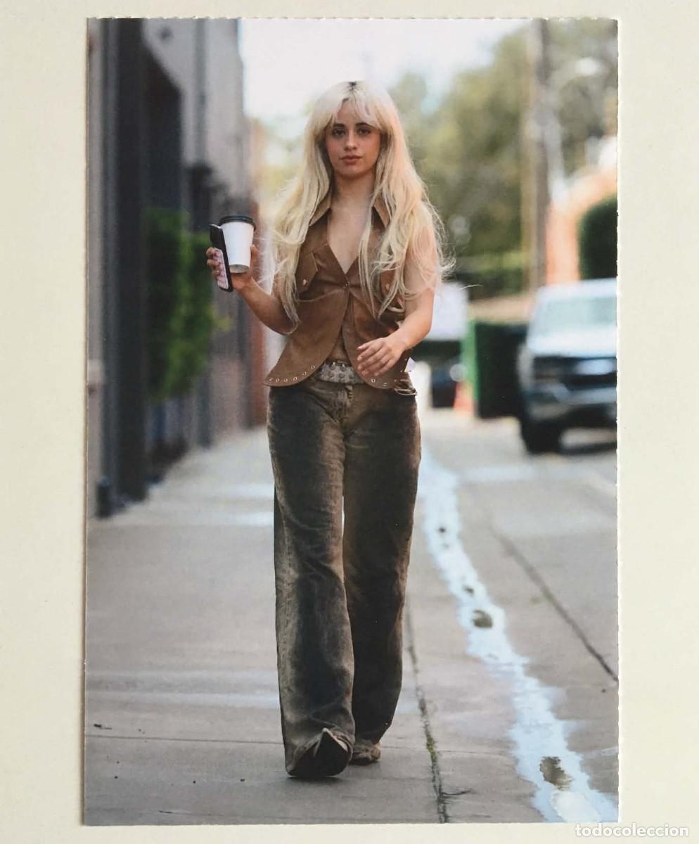 Fotos de Cantores: Camila Cabello Blonde Street Style Look Collectible Card Dream'up Magazine France Music