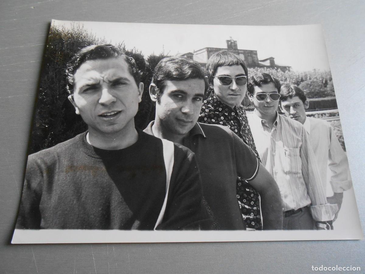 Fotos de Cantores: FOTO de - LOS JOVENES - de 24 x 18 cms -