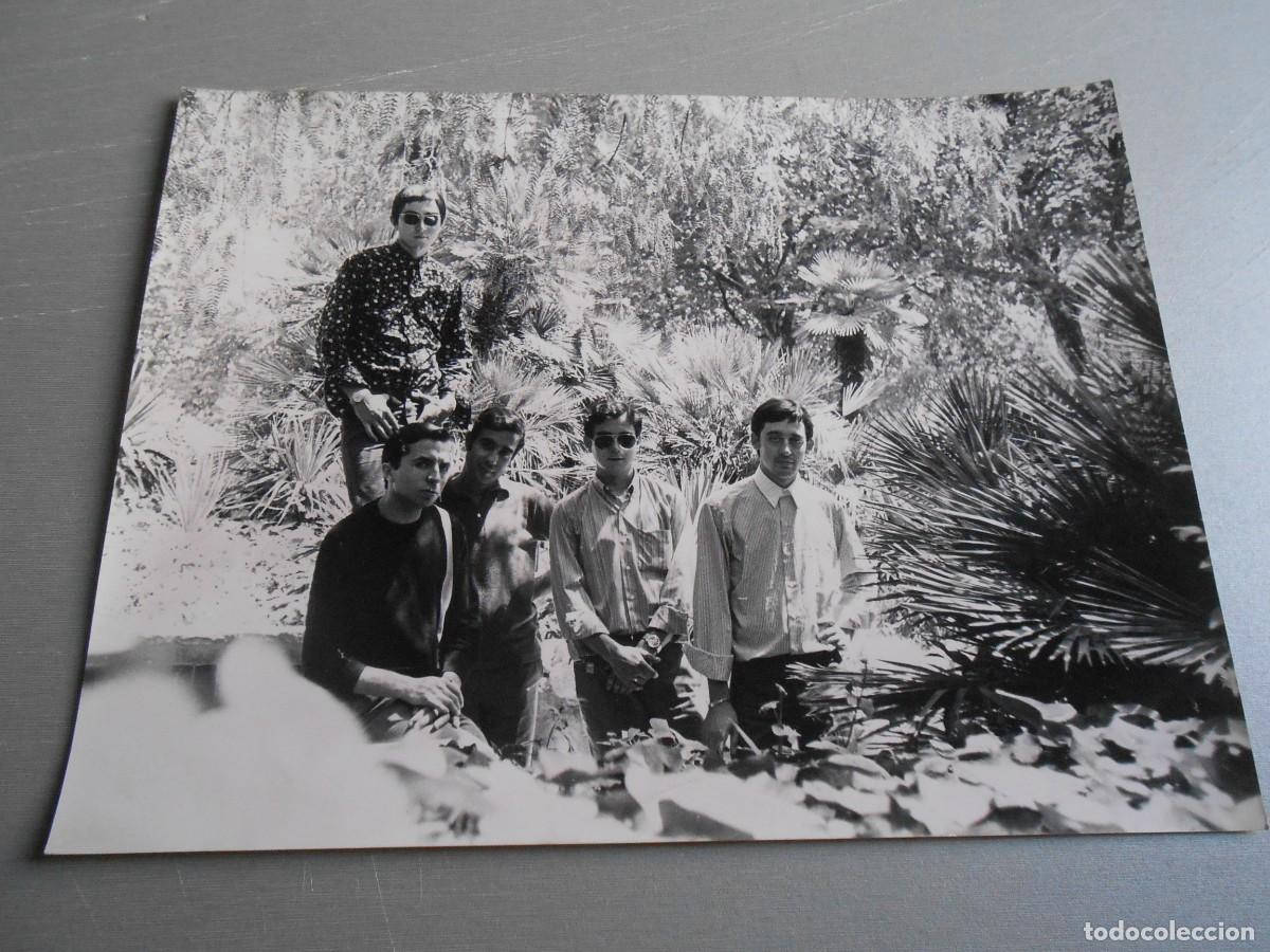 Fotos de Cantores: FOTO de - LOS JOVENES - de 24 x 18 cms -