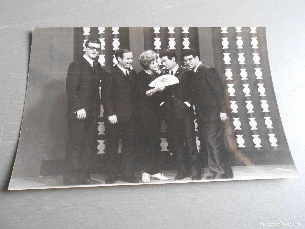 Fotos de Cantantes: FOTO de - CONCHITA BAUTISTA y LOS 4 DE LA TORRE - de 18 x 12 cms -