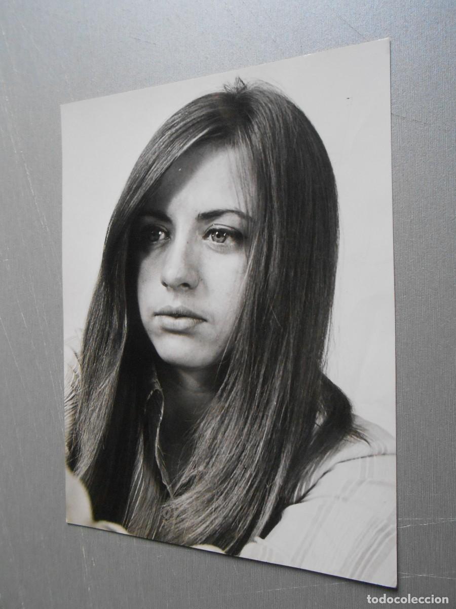 Fotos de Cantantes: FOTO de - MARI TRINI - de 13,5 x 18 cms -