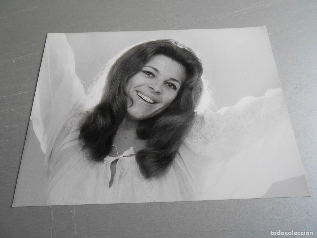 Fotos de Cantantes: FOTO de - NICOLETTA - de 24 x 18 cms -