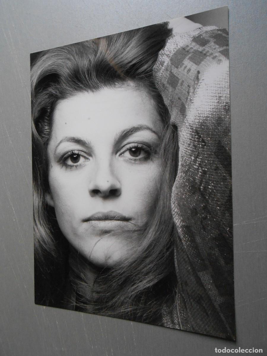Fotos de Cantantes: FOTO de - NICOLETTA - de 18 x 24 cms -