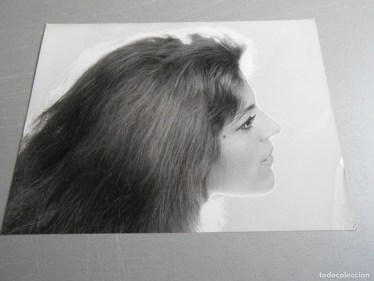 Fotos de Cantantes: FOTO de - NICOLETTA - de 24 x 18 cms -