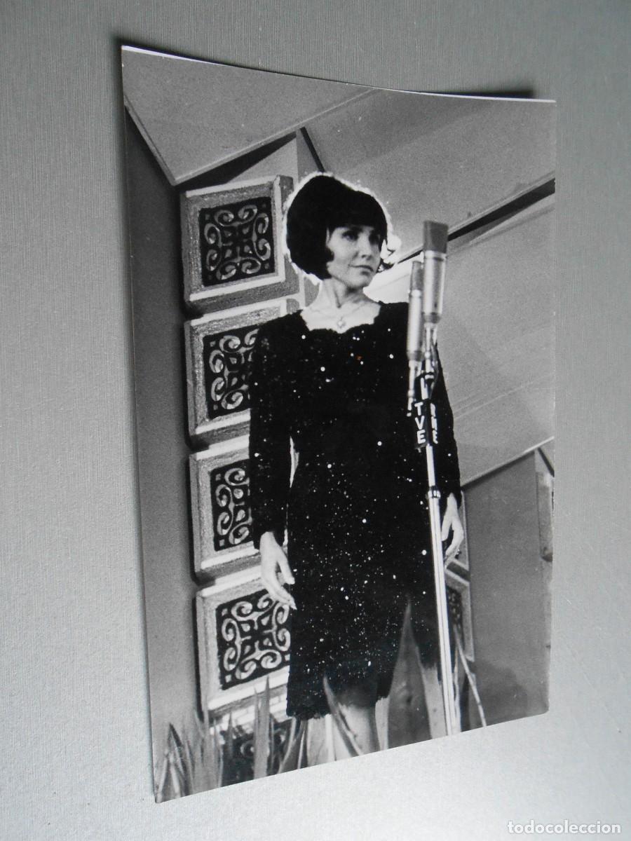 Fotos de Cantantes: FOTO de - DOVA - de 12 x 18 cms -