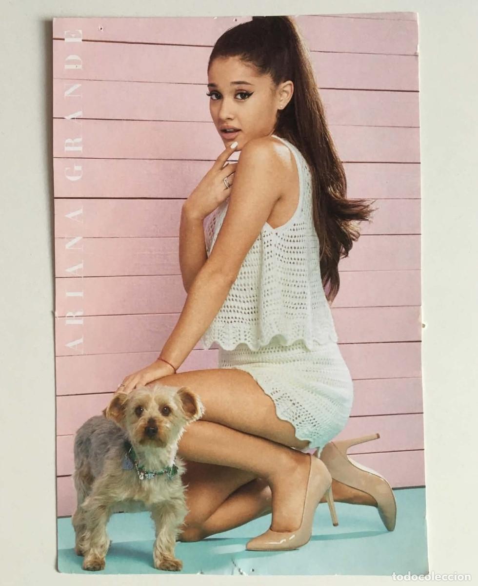 Fotos de Cantantes: Ariana Grande / Tini Stoessel Violetta Double-Sided Collectible Card c. 2016 Music TV Series Disney