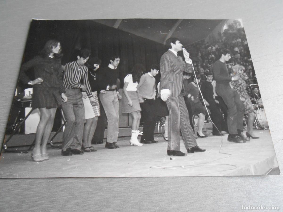 Fotos de Cantantes: FOTO de - GEORGIE DANN - de 18 x 13 cms.