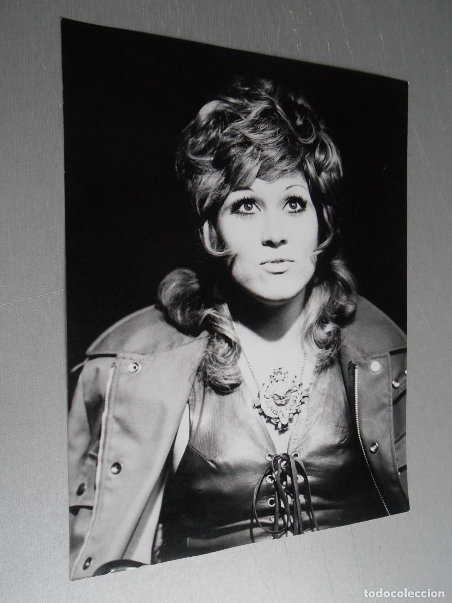 Photos of Singers: FOTO de - LOS MISMOS (Elena) - de 18 x 24 cms.