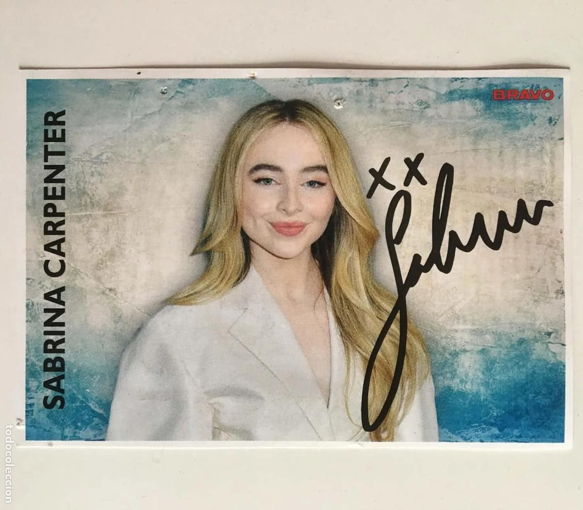 Fotos de Cantantes: Sabrina Carpenter / Ava Max Double-Sided Collectible Card - Bravo Bulgaria 2021 Music Pin Holes