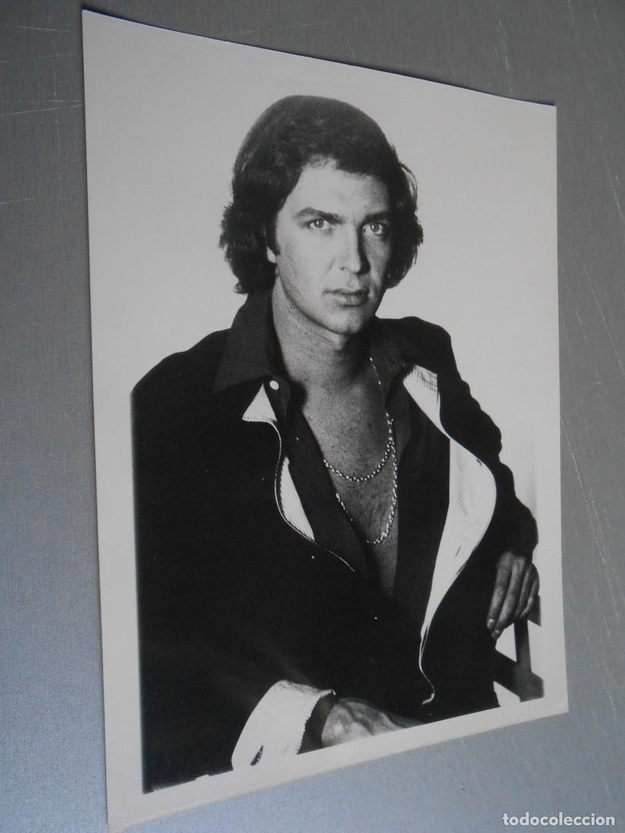 Fotos de Cantantes: FOTO de - CAMILO SESTO - de 18 x 24 cms.