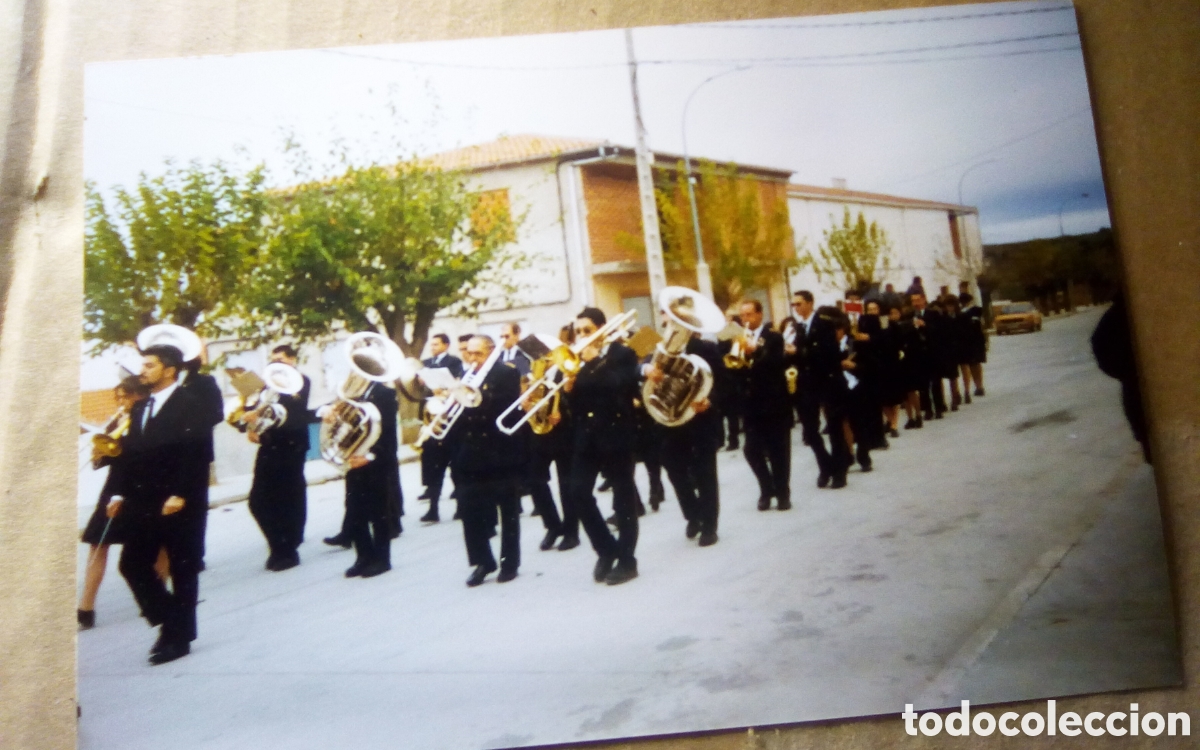 Photos of Singers: Fotograf&iacute;a de una banda de m&uacute;sica de un pueblo. A&ntilde;os 80s.