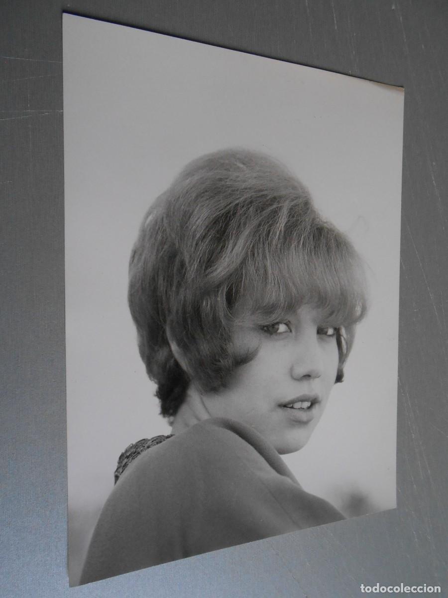 Fotos de Cantantes: FOTO de - KARINA - de 18 x 24 cms.