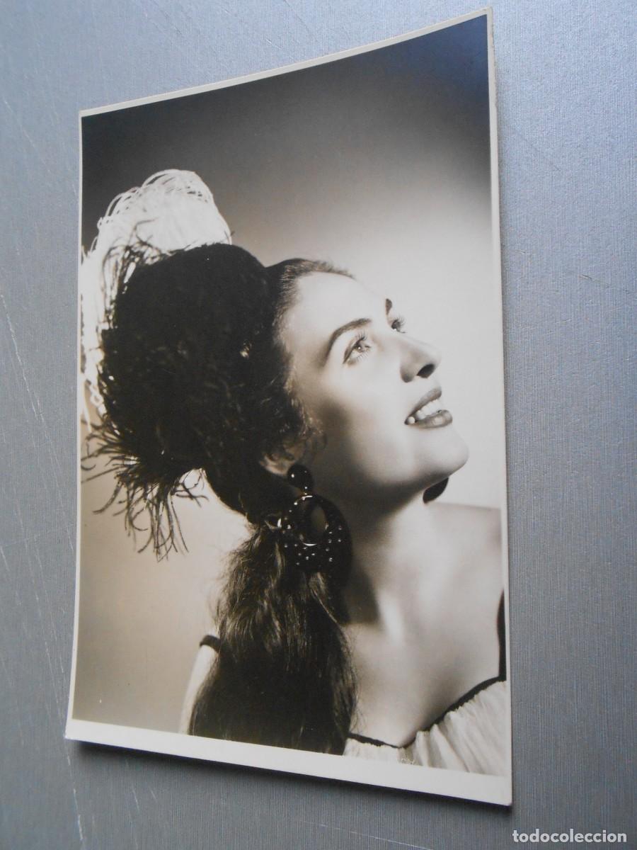 Fotos de Cantantes: FOTO de - DESCONOCIDA para m&iacute; (4) - de 11 x 17 cms.