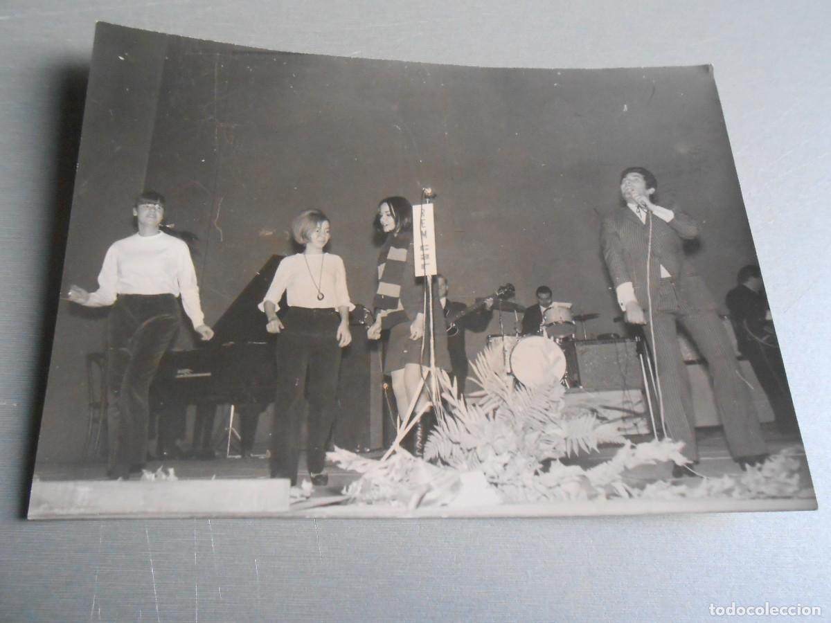 Fotos de Cantantes: FOTO de - GEORGIE DANN - de 17,5 x 13 cms.