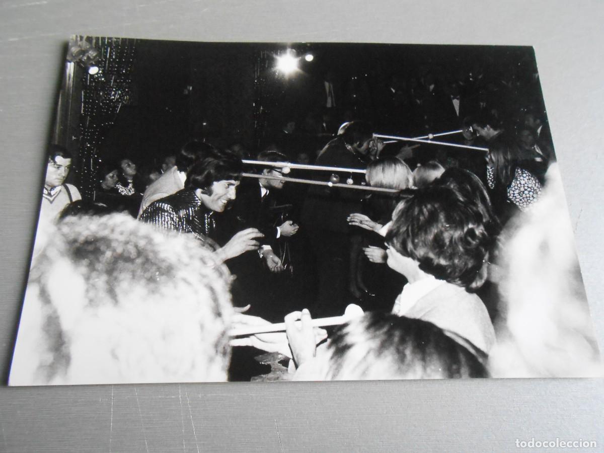 Fotos de Cantantes: FOTO de - GEORGIE DANN - de 18 x 12,5 cms.