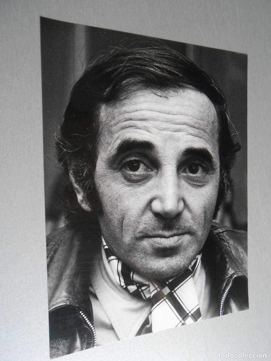 Fotos de Cantores: FOTO de - CHARLES AZNAVOUR - de 18 x 24 cms.