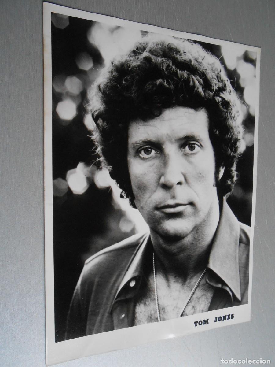 Foto di Cantanti: FOTO de - TOM JONES - de 18 x 24 cms.