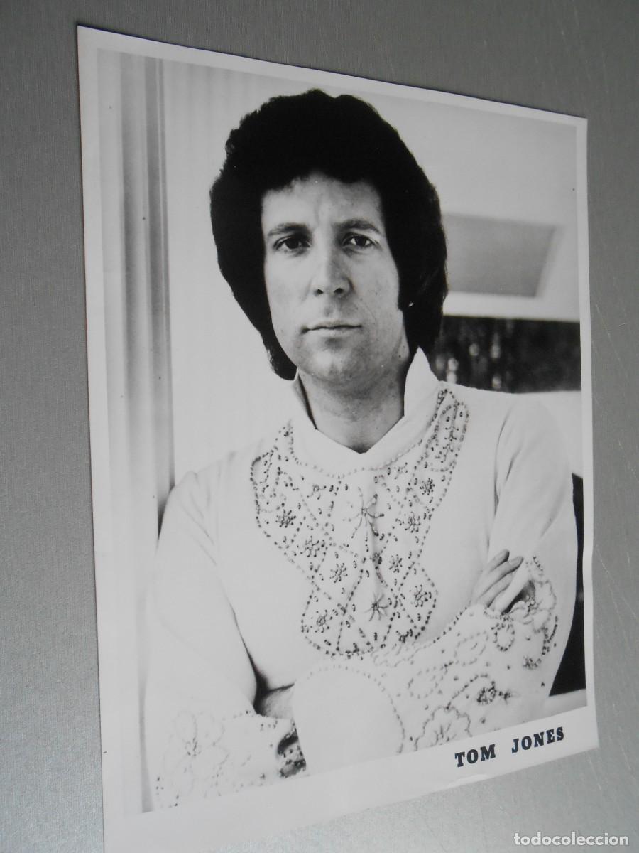 Foto di Cantanti: FOTO de - TOM JONES - de 18 x 24 cms.