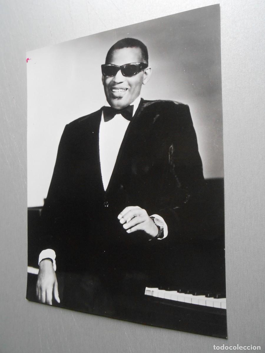 Fotos de Cantores: FOTO de - RAY CHARLES - de 18 x 24 cms.