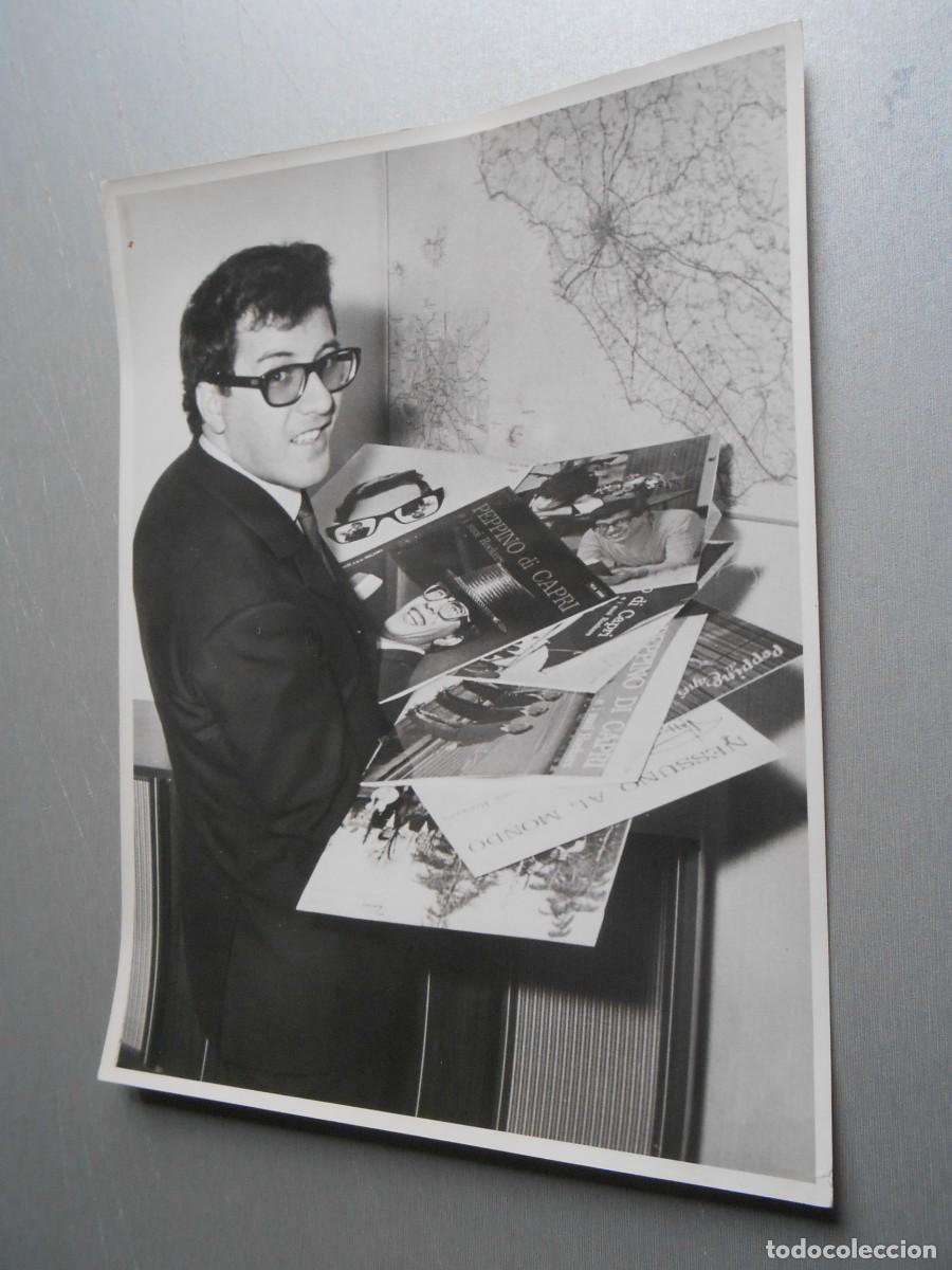 Photos de Chanteurs et Chanteuses: FOTO de - PEPPINO di CAPRI - de 18 x 24 cms.