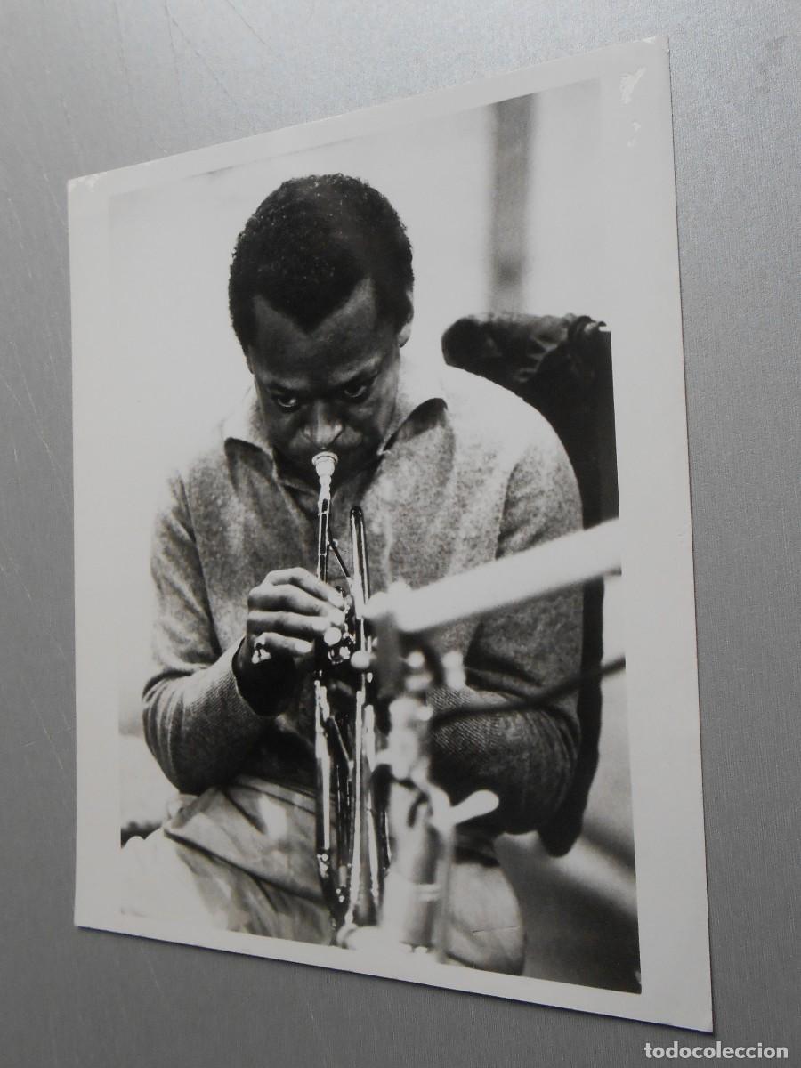 Fotos de Cantantes: FOTO de - MILES DAVIS - de 18 x 24 cms.