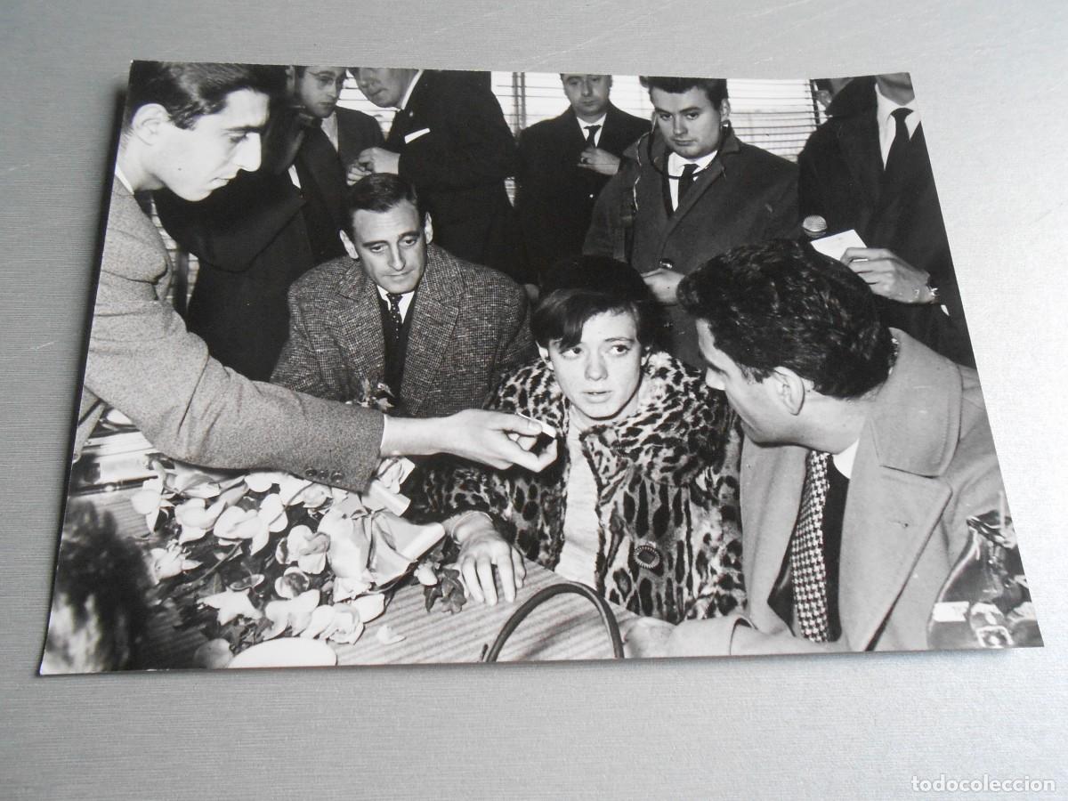 Fotos de Cantantes: FOTO de - RITA PAVONE - de 18 x 13 cms.