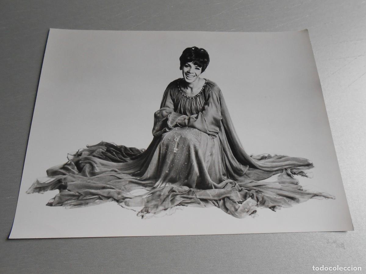 Fotos de Cantantes: FOTO de - SHIRLEY BASSEY - de 24 x 18 cms.
