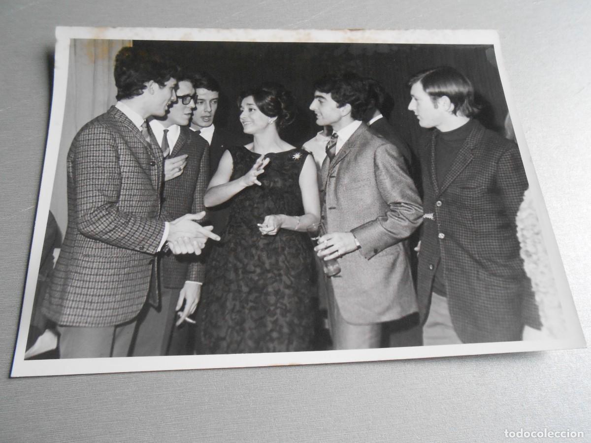 Fotos de Cantantes: FOTO de - LOS SIREX con MARIA DOLORES - de 18 x 13 cms.