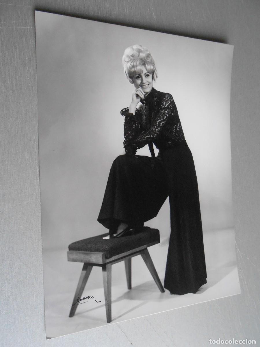 Fotos de Cantantes: FOTO de - MARIA DOLORES - de 17,5 x 23,5 cms.