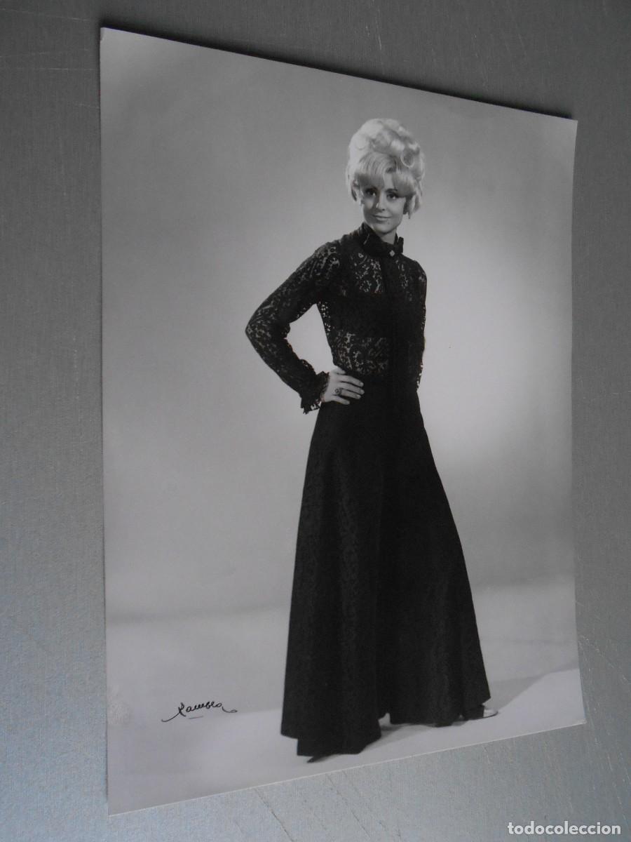 Fotos de Cantores: FOTO de - MARIA DOLORES - de 17,5 x 23,5 cms.
