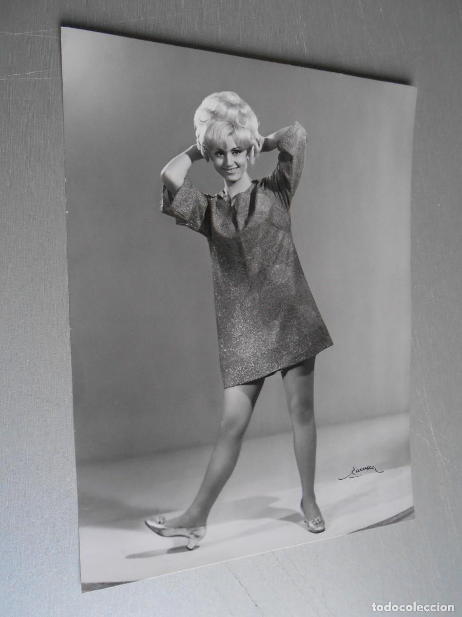 Foto di Cantanti: FOTO de - MARIA DOLORES - de 17,5 x 23,5 cms.