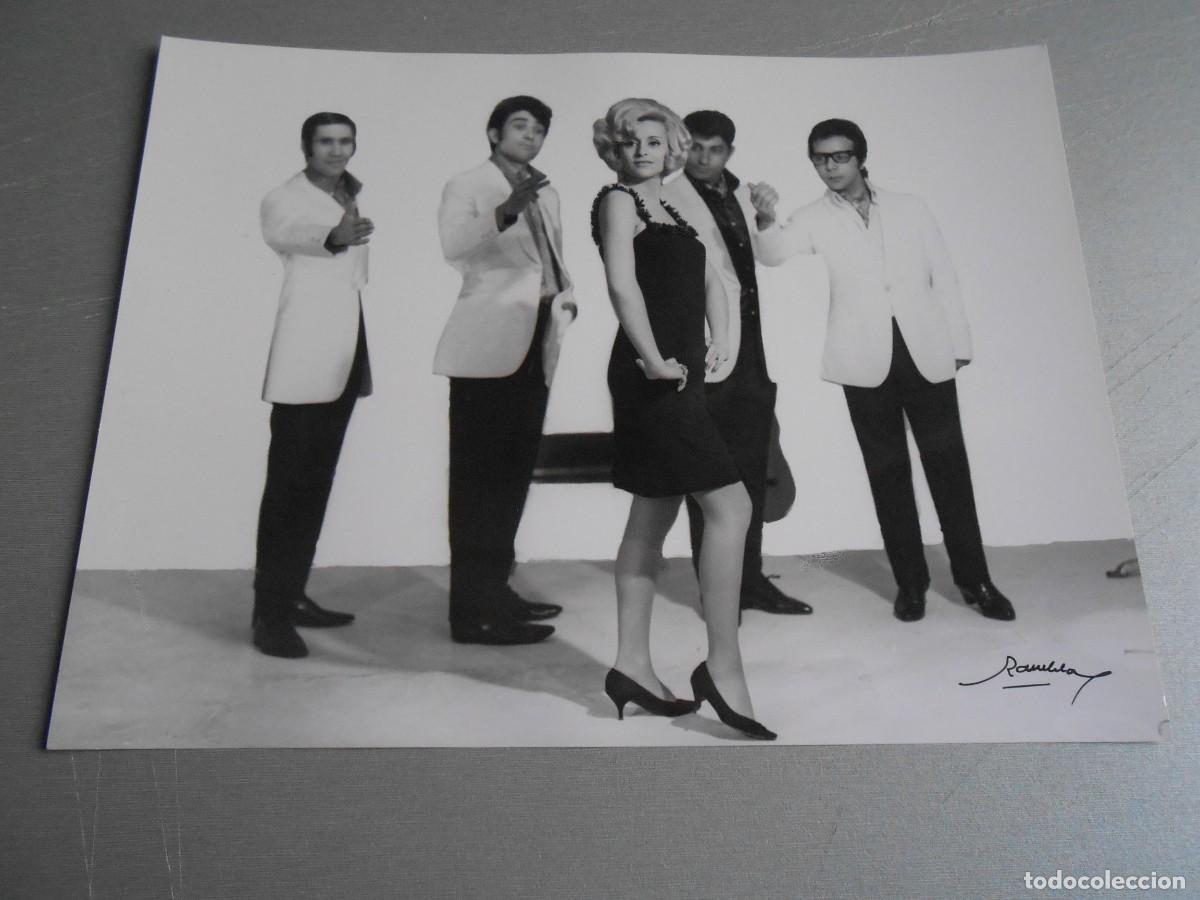 Photos of Singers: FOTO de - MARIA DOLORES - de 23,5 x 17,5 cms.