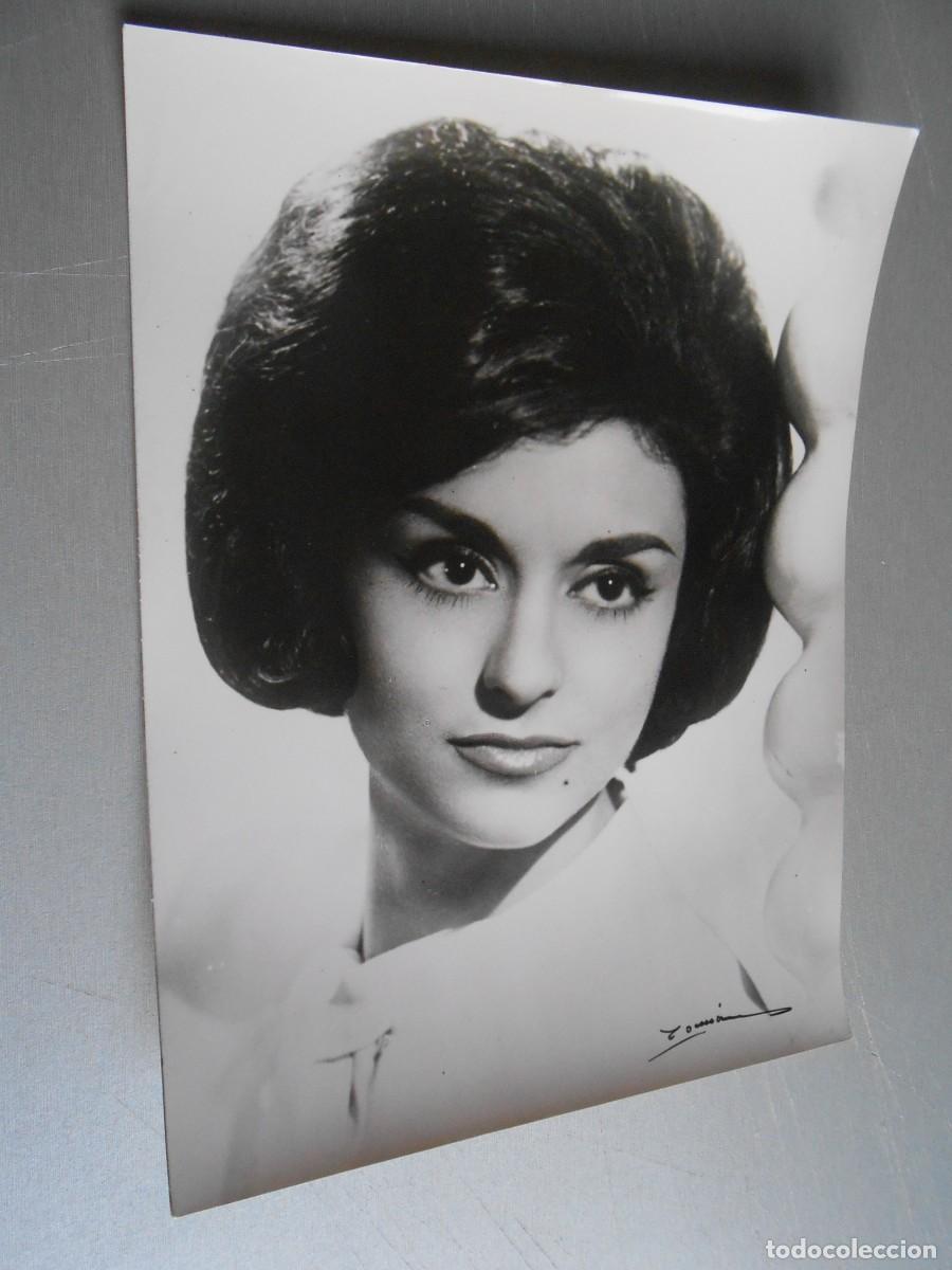 Photos de Chanteurs et Chanteuses: FOTO de - MARIA DOLORES - de 18 x 24 cms.