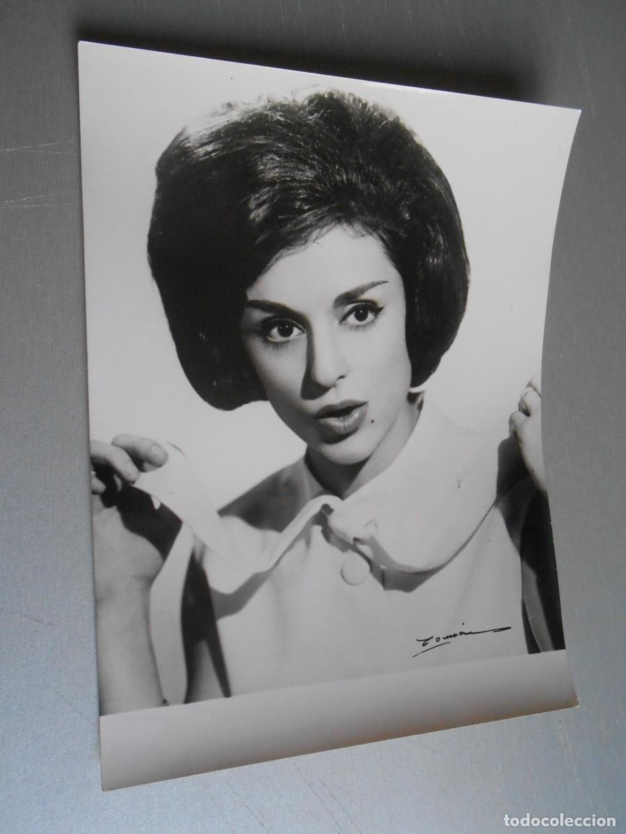 Photos de Chanteurs et Chanteuses: FOTO de - MARIA DOLORES - de 18 x 24 cms.