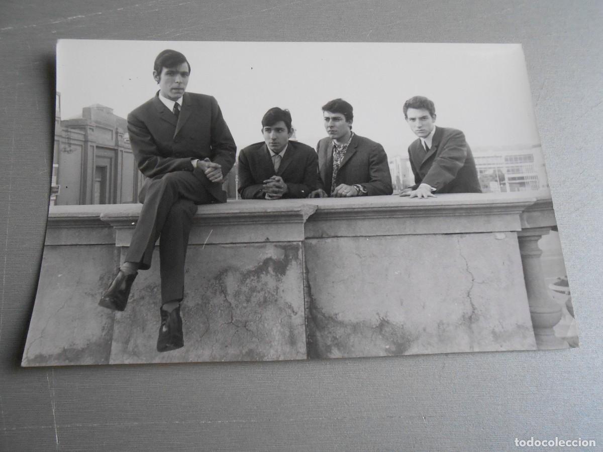 Photos de Chanteurs et Chanteuses: FOTO de - GRUPO 67 - de 18 x 12 cms.