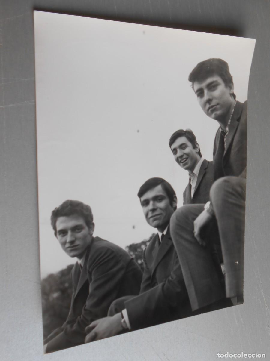 Photos de Chanteurs et Chanteuses: FOTO de - GRUPO 67 - de 18 x 24 cms.