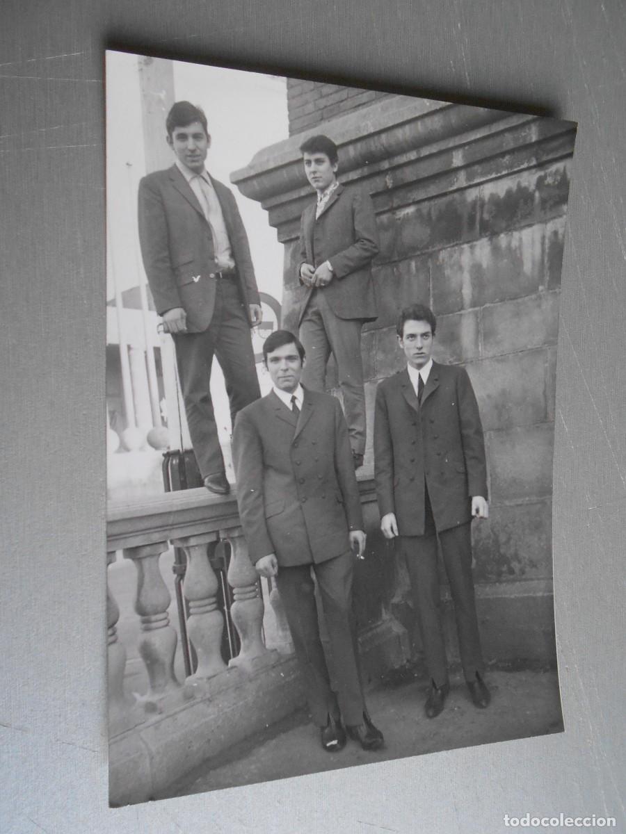 Photos de Chanteurs et Chanteuses: FOTO de - GRUPO 67 - de 13 x 18 cms.