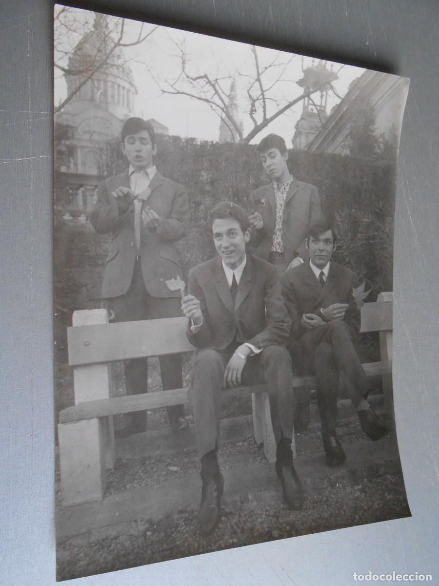 Photos de Chanteurs et Chanteuses: FOTO de - GRUPO 67 - de 18 x 24 cms.