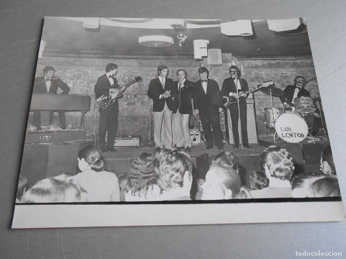 Fotos de Cantantes: FOTO de - Los LENTOS (en San Carlos Club) - de 24 x 18 cms.