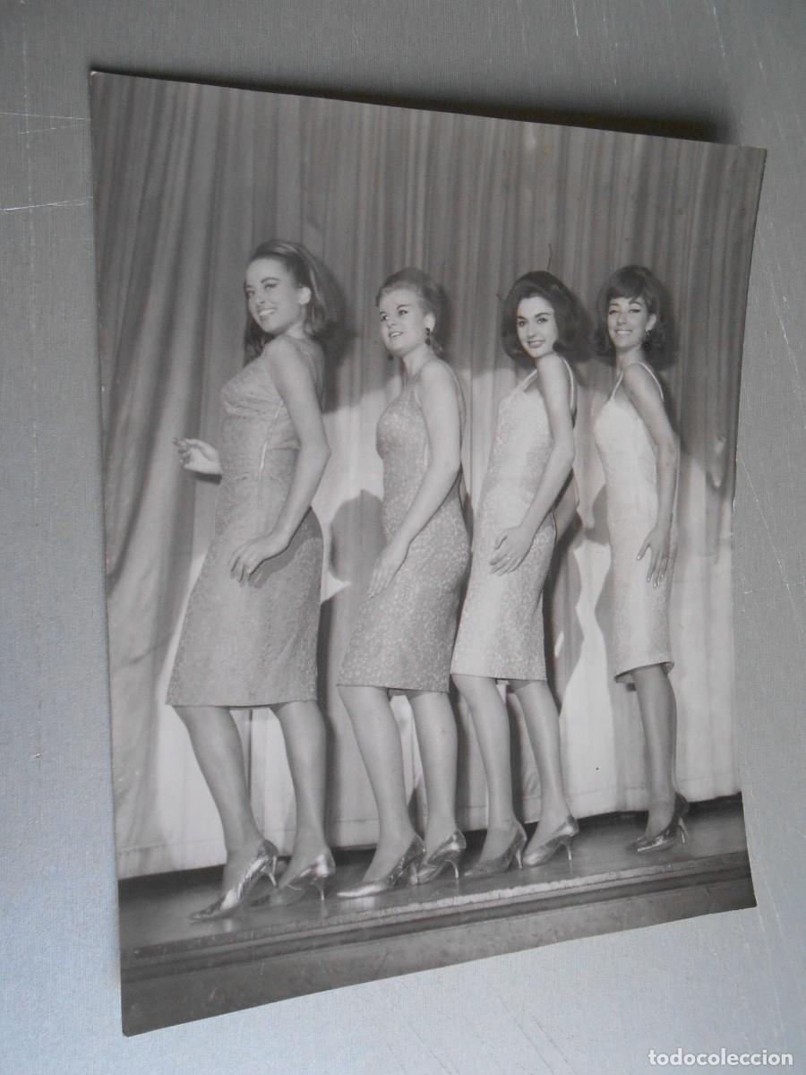 Fotos de Cantantes: FOTO de - LAS CHIC - de 17 x 21 cms.