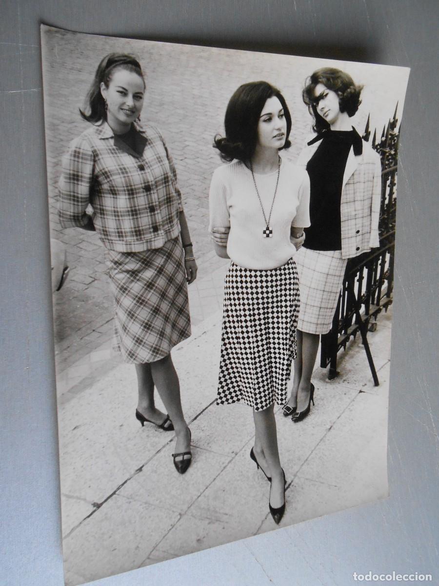 Fotos de Cantantes: FOTO de - LAS CHIC - de 18 x 24 cms.