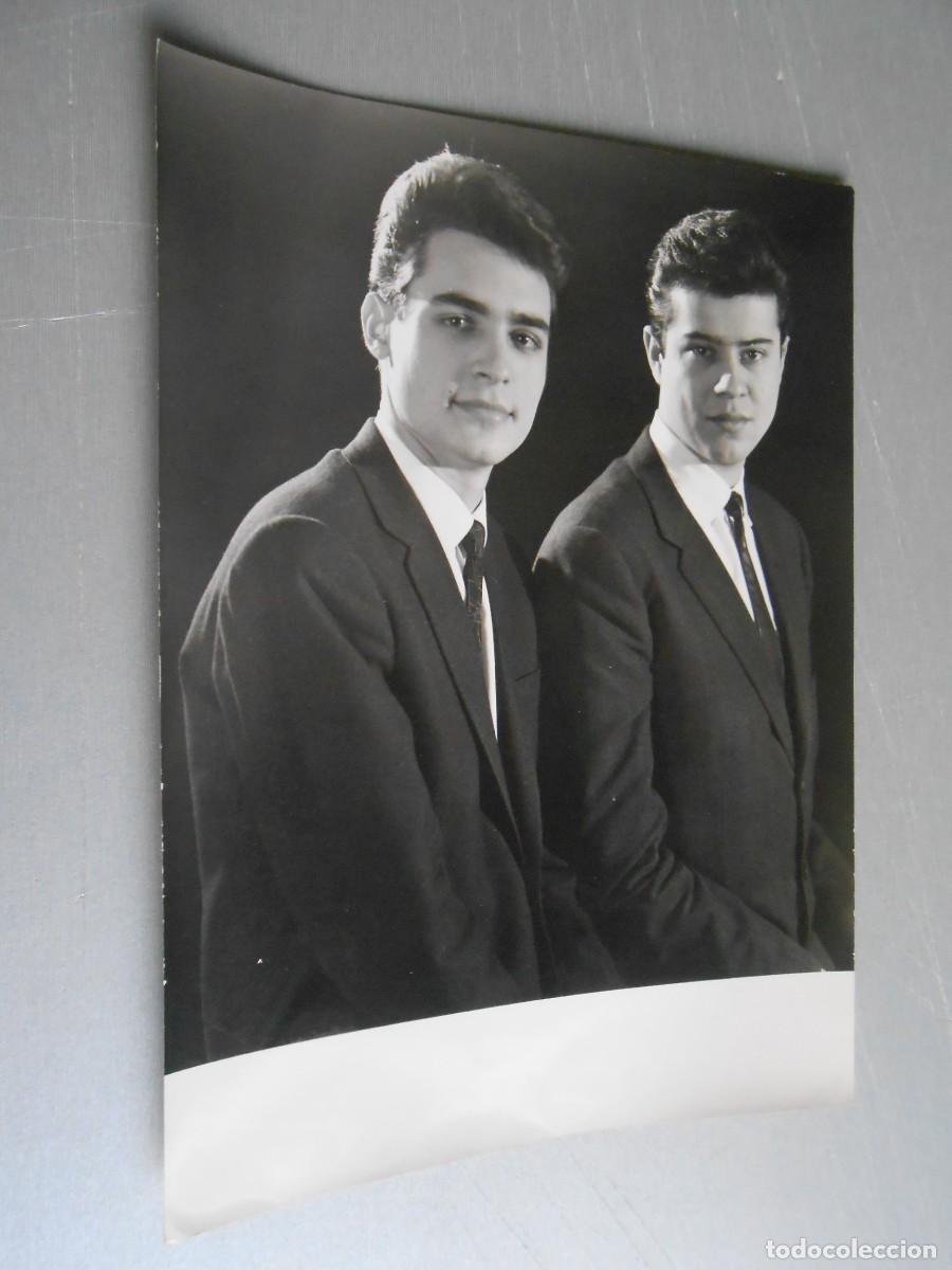 Fotos de Cantantes: FOTO de - DUO RADIANT&acute;S - de 18 x 24 cms.