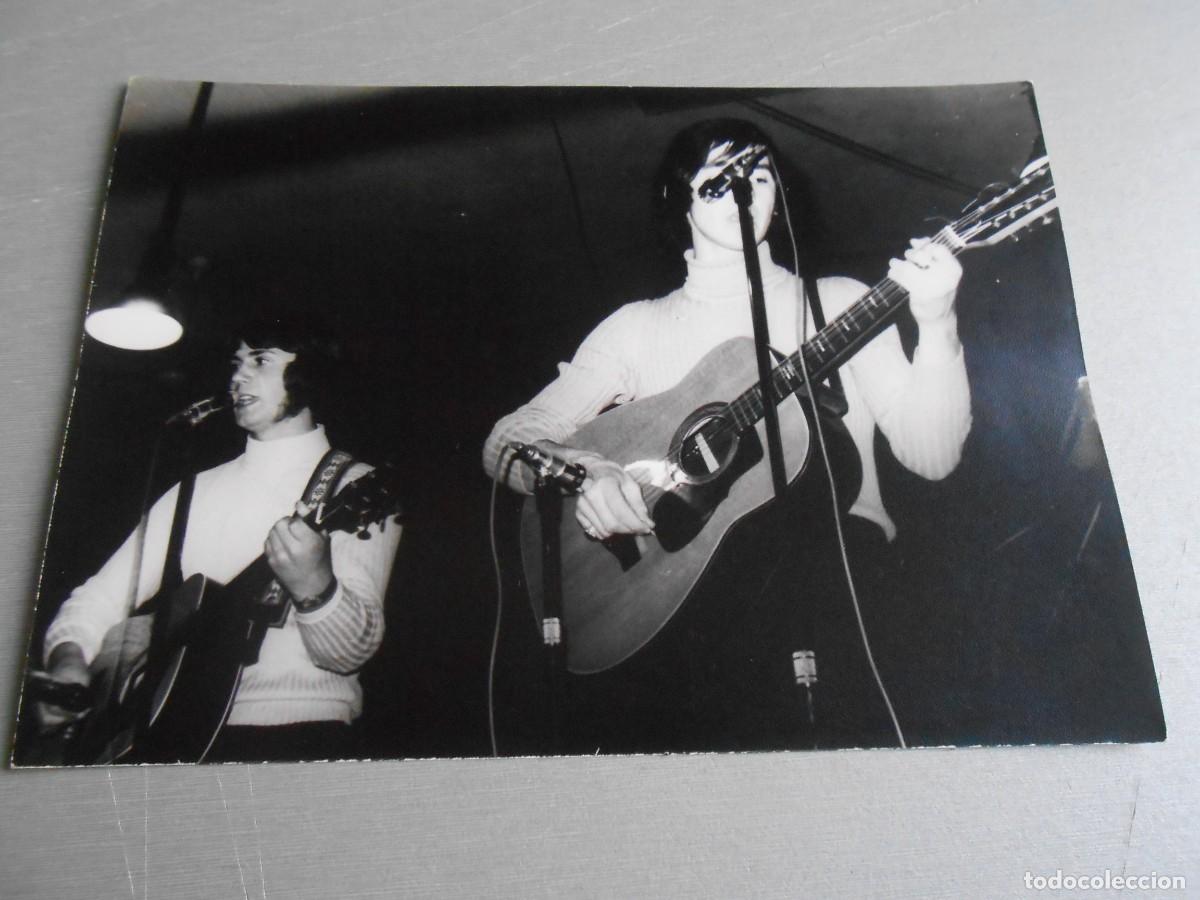 Fotos de Cantantes: FOTO de - GENESIS - de 17,5 x 12,5 cms.