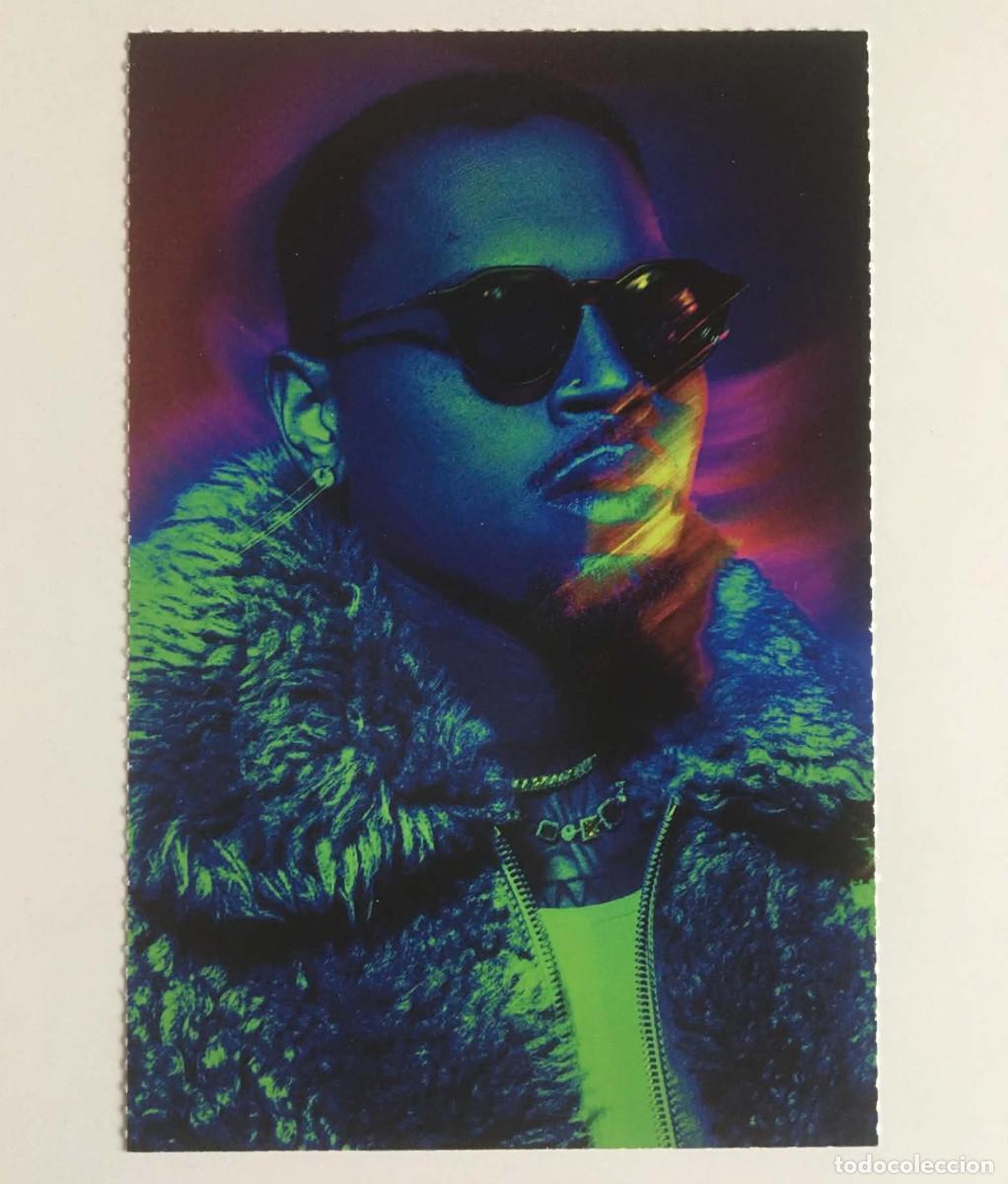 Fotos de Cantantes: Chris Brown Cyberpunk Neon Vibe Collectible Postcard YouStar Magazine France Music R&B