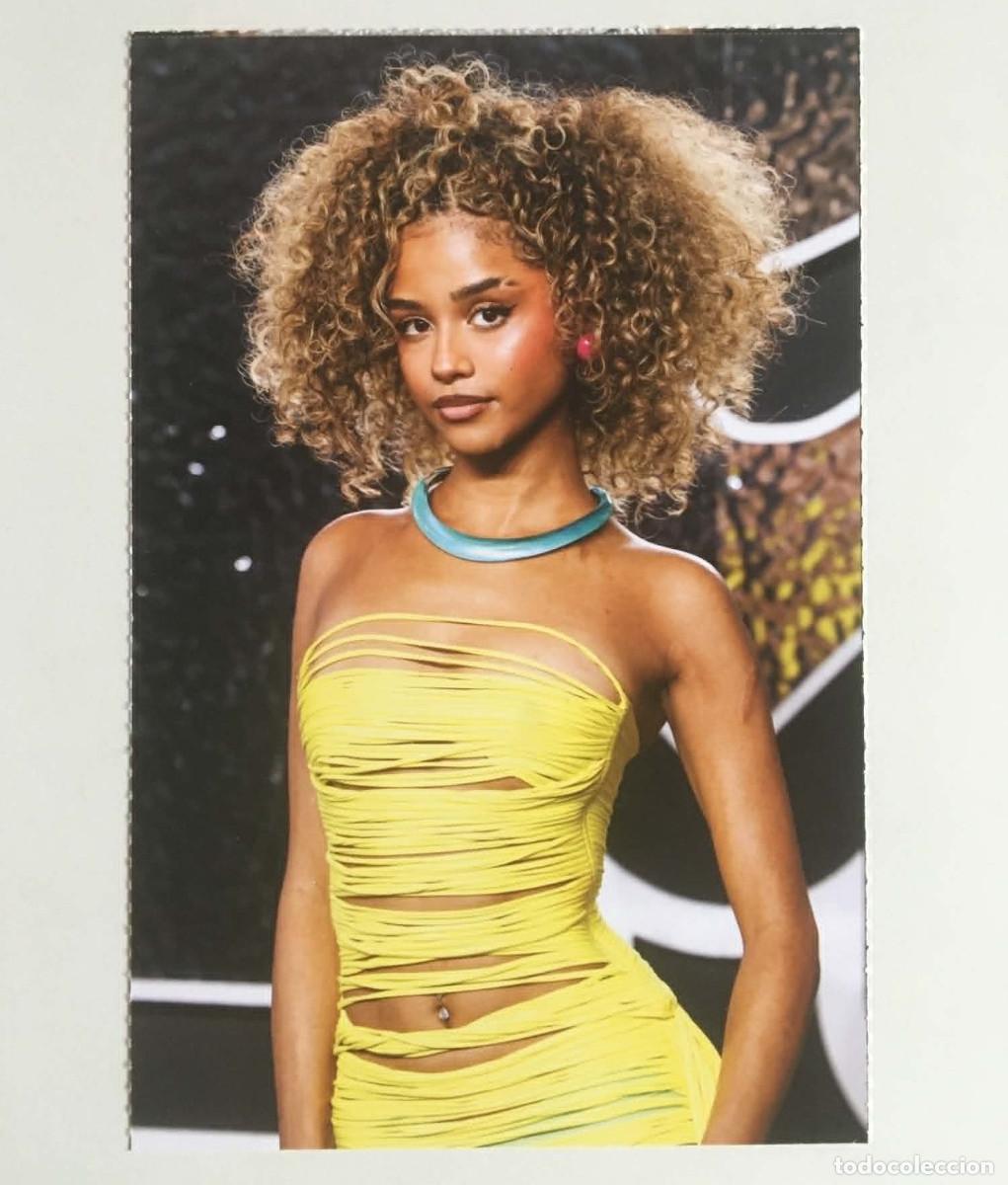 Fotos de Cantantes: Tyla Water Grammy Collectible Postcard Starlight Magazine France 2024 Music African pop