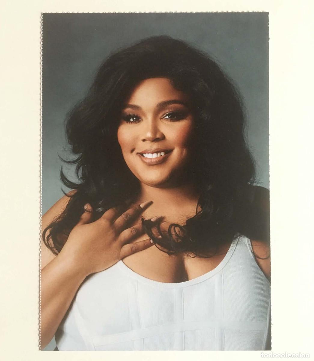 Fotos de Cantantes: Lizzo Body Positive Era Collectible Card Dream'up Magazine France 2023 Music Hip-Hop