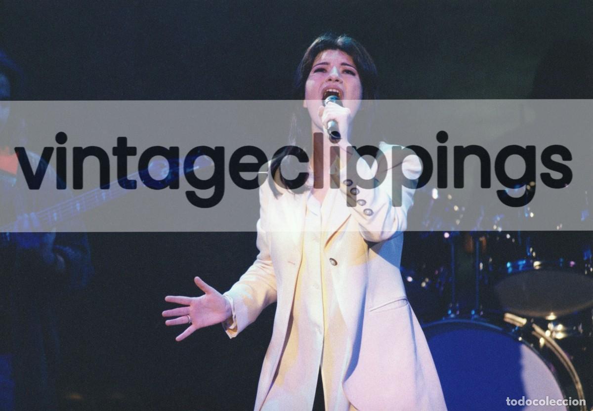 Fotos de Cantantes: LAURA PAUSINI en Zona de Obras TVE 1995 Fotografia 10x15 Foto italia singer