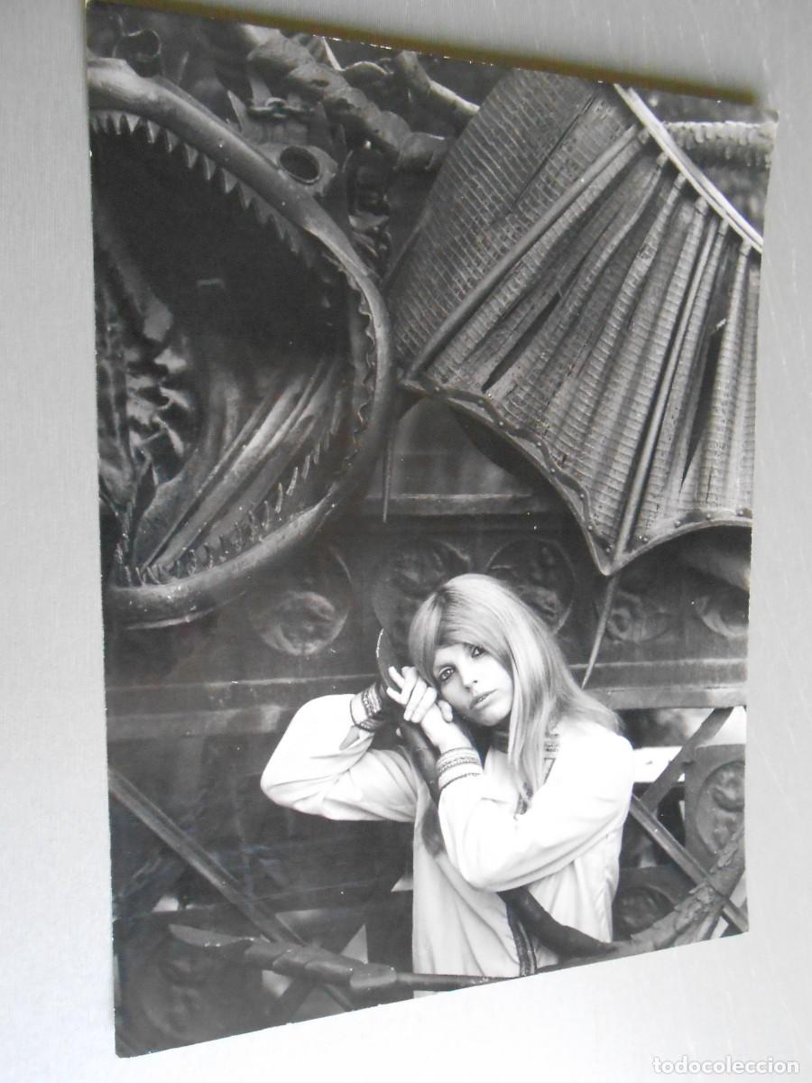 Photos of Singers: FOTO de - VALERIE - 18 x 24 cms.