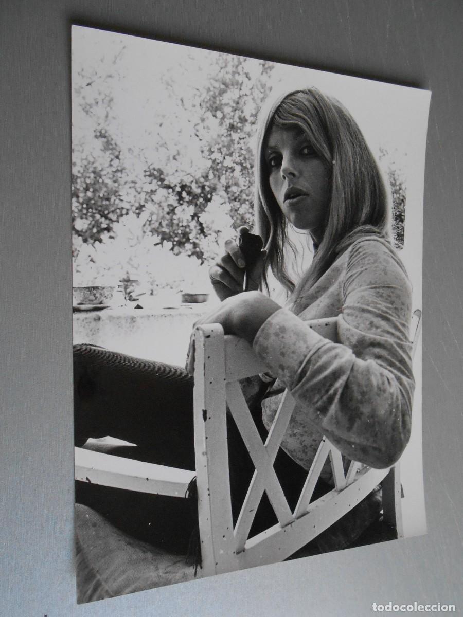 Photos of Singers: FOTO de - VALERIE - 18 x 24 cms.