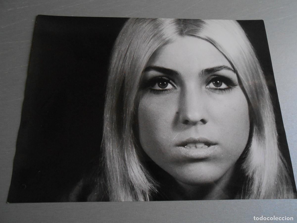 Fotos de Cantantes: FOTO de - VALERIE - 24 x 18 cms.